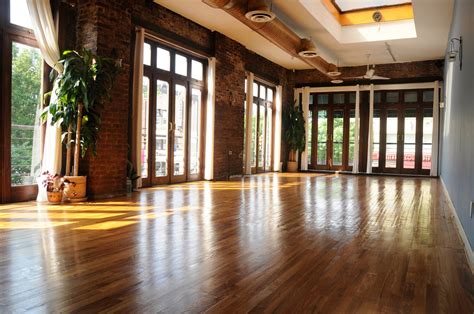 Yoga agora - Agora, or gathering place, is a lovely little yoga studio that lives up to it's name. It is not pretentious or overpriced. The friendly , helpful and knowledgable instructors will keep you coming back!
